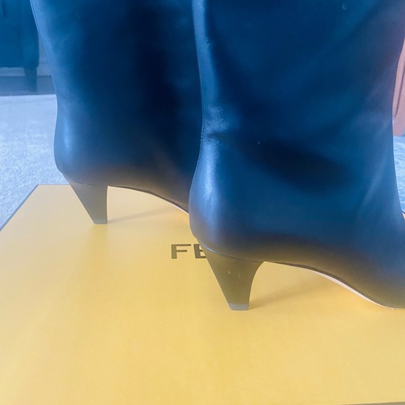FENDI leather boots - Picture 2 of 9